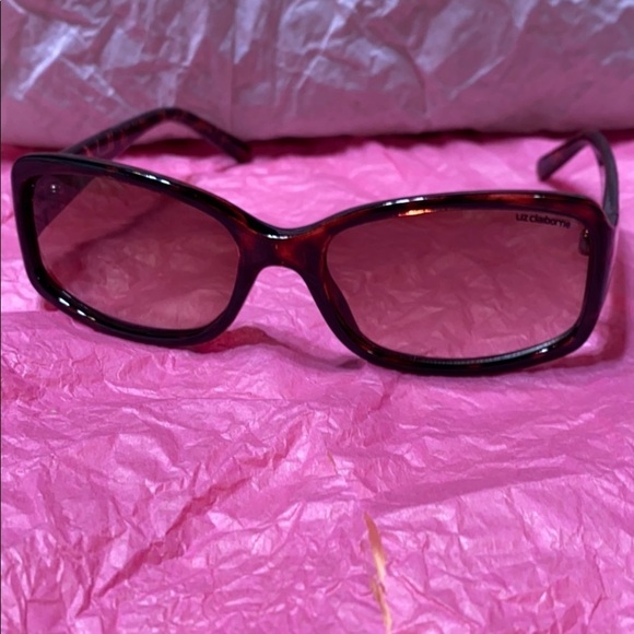 Liz Claiborne Accessories - LIZ CLAIBORNE SUNGLASSES ZZ4
